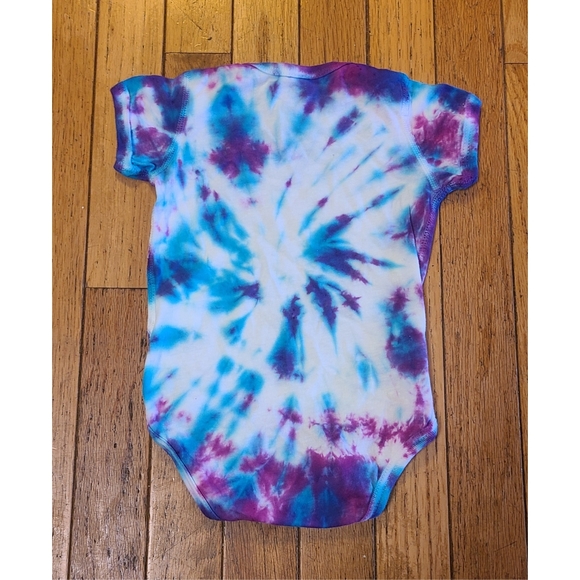 NEW 12 month Tie Dye Baby Onesie - Picture 4 of 4